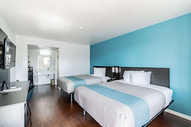 غرفة قياسية بسريرين كوين لذوي الإعاقة، Motel6 Tampa, FL 1/5