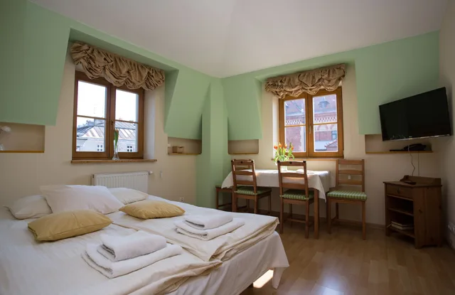 شقة كلاسيكية بسريرين منفصلين بغرفتي نوم مع أريكة، Kazimierz S Secret Apartments 4/10