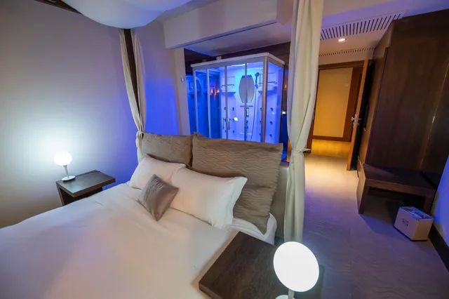 غرفة بريستيج بسرير مزدوج بإطلالة على البحر بجاكوزي، Main Palace Hotel 6/10