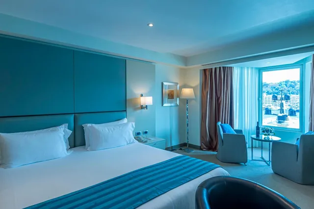 جناح جونيور بإطلالة على المرفأ، Port Palace Hotel 3/10
