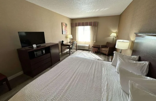 غرفة قياسية بسرير كينج لذوي الإعاقة، Best Western Circus City Inn 2/3