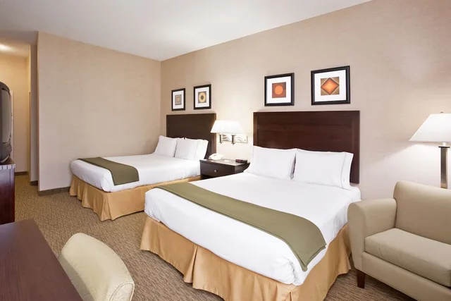 غرفة قياسية بسريرين كوين، Holiday Inn Express Hotel Suites Cleveland Streetsboro 1/3