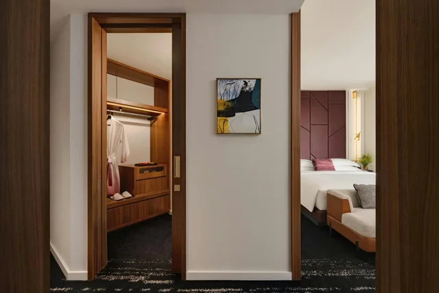 جناح استوديو ركني بسرير كينج بحوض استحمام، Kimpton Naluria Kuala Lumpur 5/6