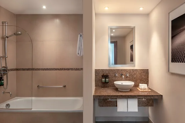جناح بإطلالة على المسبح بغرفة نوم واحدة، Staybridge Suites Abu Dhabi Yas Island 3/3