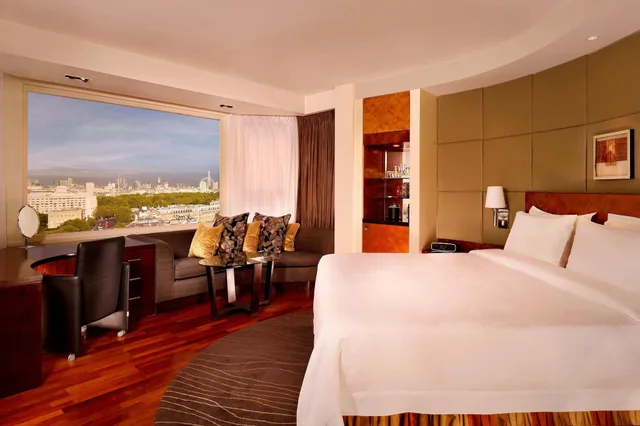 غرفة بسرير كينج، The Park Tower Knightsbridge, a Luxury Collection Hotel, London 1/8