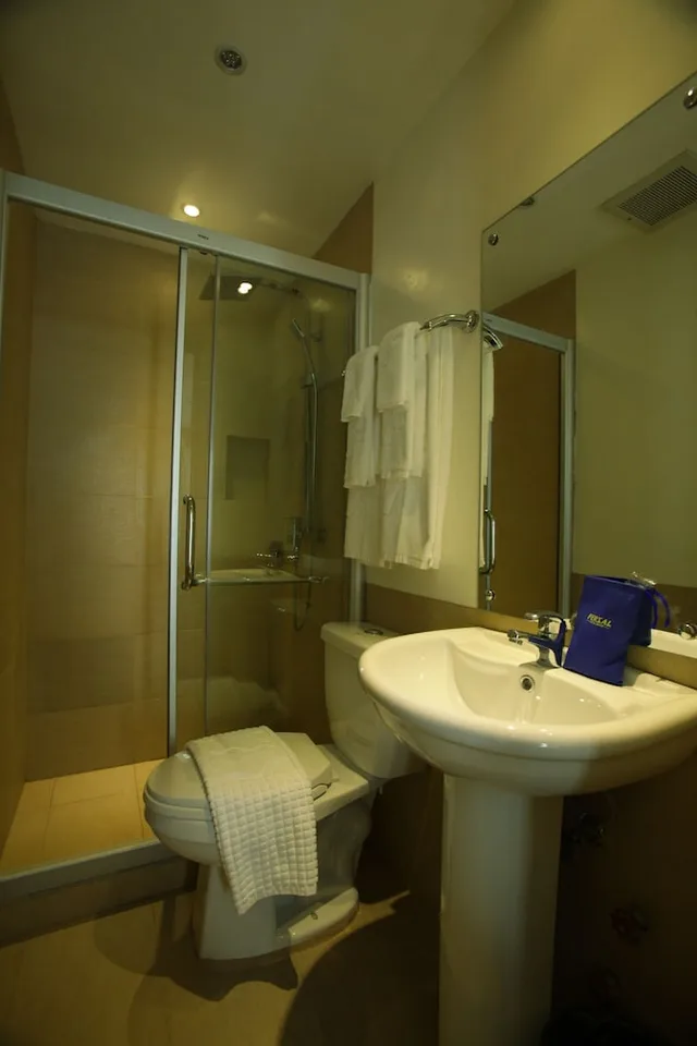 غرفة بريميوم ديلوكس بسرير كوين، Fersal Hotel Malakas 4/4