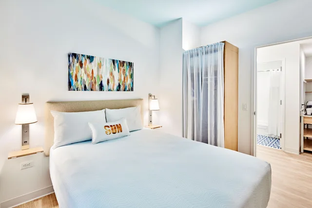 2 Bedrooms, Suite, Sea View, Universal's Endless Summer Resort - Surfside Inn and Suites 1/2
