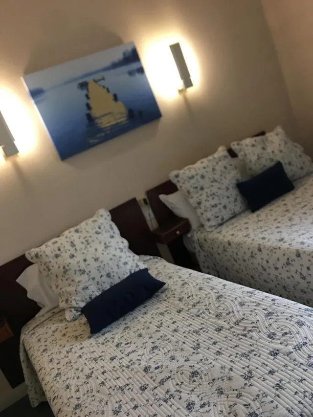 غرفة ثلاثية، HOTEL CHRISTINA 9/10
