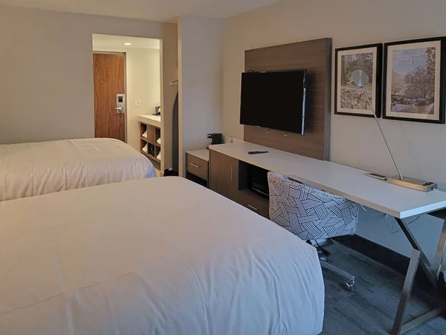 جناح بسريرين كوين مع أريكة، Comfort Inn & Suites Wyomissing/Reading 4/10