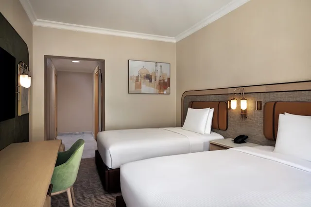 غرفة متصلة عائلية بسرير كينج وسريرين منفصلين، Diyar Ajwa, Tapestry Collection by Hilton 3/10