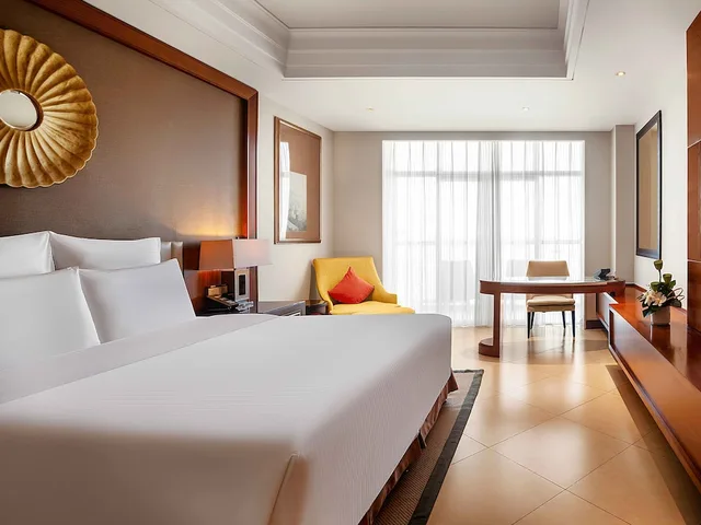 غرفة تنفيذية بسرير كينج بإطلالة على النهر بشرفة، Pullman Haikou 1/1