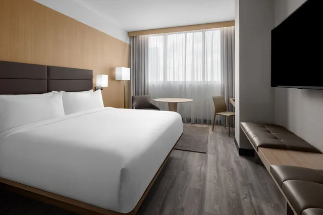 غرفة قياسية بسرير كينج، AC Hotel Miami Brickell 1/7