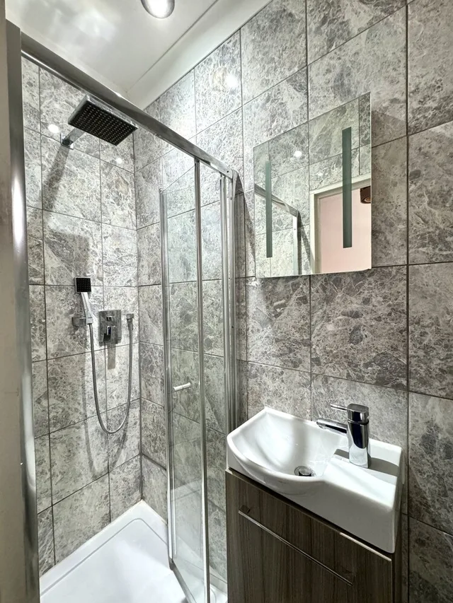 Economy, Double Bed, Riverside Hotel Bed and Breakfast 2/3