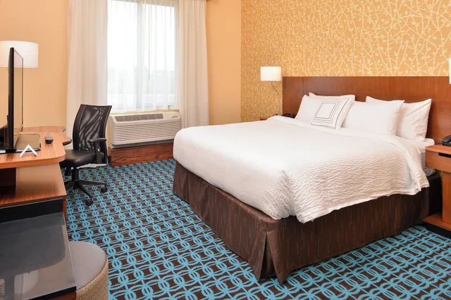غرفة بسرير كينج لذوي الإعاقة، FAIRFIELD INN & SUITES WARRENSBURG 1/2