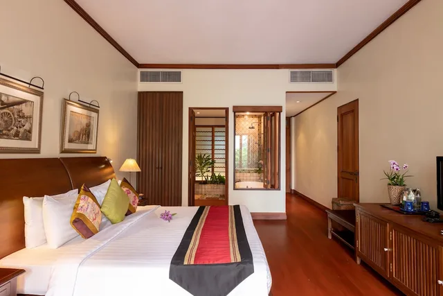 Deluxe, King Bed, Ariyasomvilla Bangkok 1/3