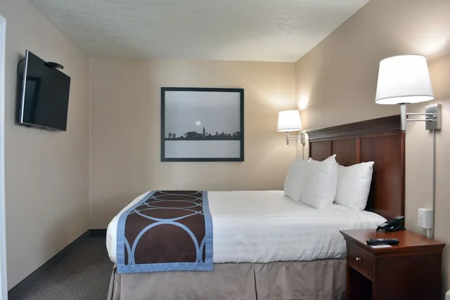 غرفة بزنس بسرير كينج بإطلالة على المتنزه في طابق مرتفع، Super 8 by Wyndham Port Elgin 3/4