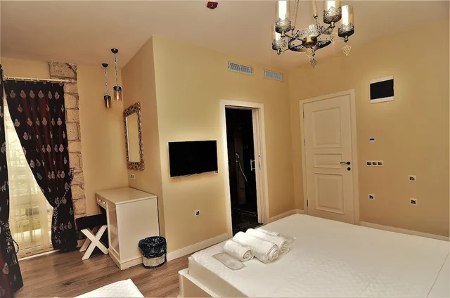 غرفة ديلوكس ثلاثية بسرير كوين وسرير فردي، Alacati Grand Eldoris Otel 2/3
