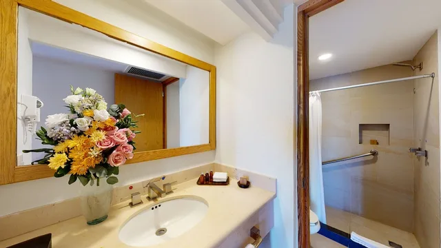 جناح بسرير كينج بإطلالة على البحر بشرفة مع أريكة، Park Royal Huatulco managed by Accor 3/3