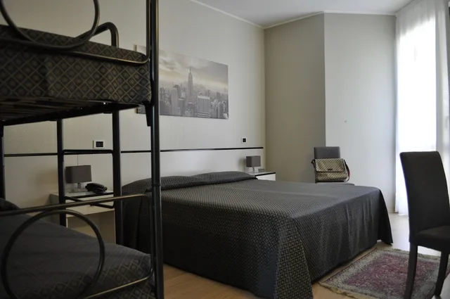 غرفة رباعية بسرير مزدوج وسرير بطابقين، Hotel Est 2/4