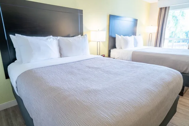 Standard, 2 Queen Beds, Quality Inn Palm Beach International Airport 3/7