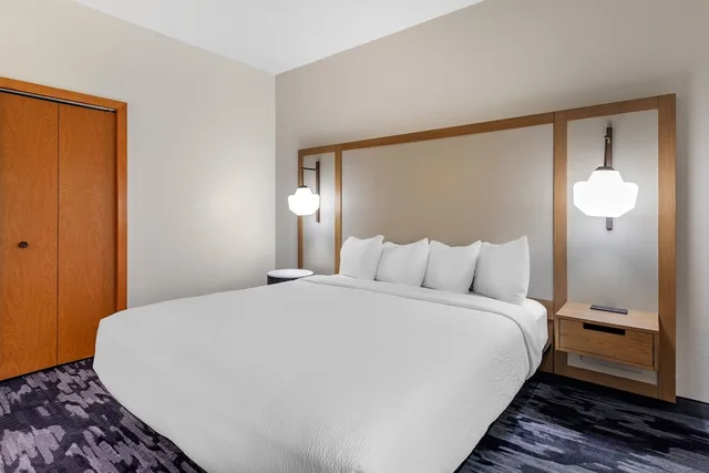 Room, King Bed, Accessible, Fairfield Inn Suites Cherokee 2/3