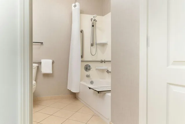 جناح استوديو بسرير كينج مع أريكة بحوض استحمام لذوي الإعاقة، Residence Inn by Marriott Dayton Vandalia 8/9