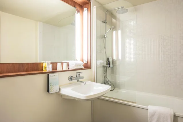 غرفة رباعية، CAMPANILE VICHY - BELLERIVE SUR ALLIER 9/9
