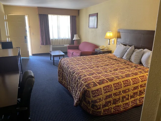 جناح بسرير كينج، Best Western Gun Barrel City Inn 1/2