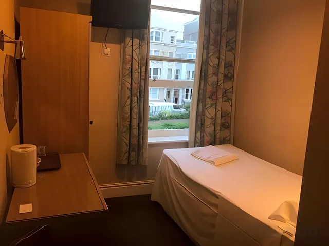 غرفة مفردة، Ambassador Hotel 4/5