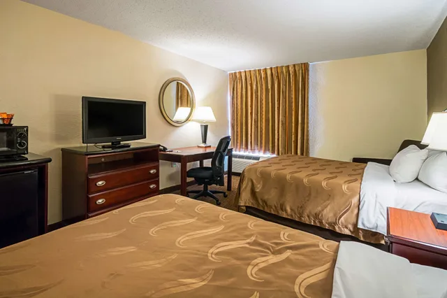 غرفة بسريرين مزدوجين، Quality Inn Fairmont 3/4