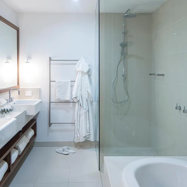 2 Bedrooms, Junior Suite, Urban View، The Sands Torquay 6/10