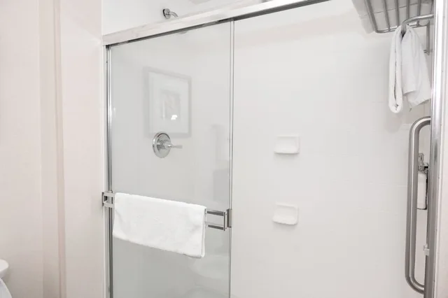 غرفة قياسية بسرير فردي، HOLIDAY INN GUIN 4/4