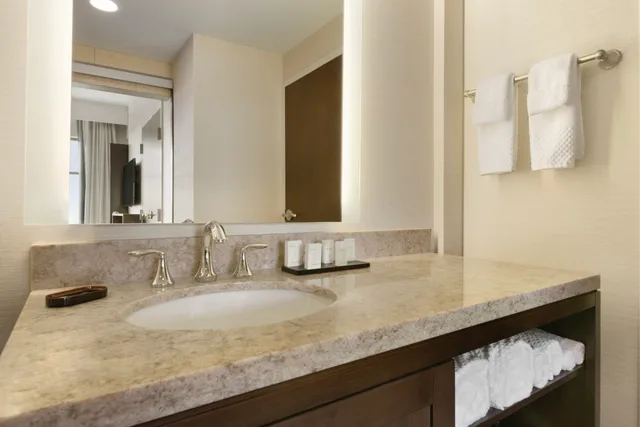 جناح استوديو بسرير كينج لذوي الإعاقة، Embassy Suites Akron-Canton Airport 4/8