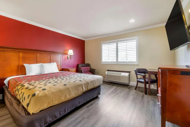 جناح بسرير كينج، Econo Lodge Moreno Valley 3/6