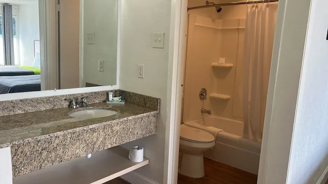 غرفة قياسية بسرير كوين، Weekly Inn Jacksonville 1/1