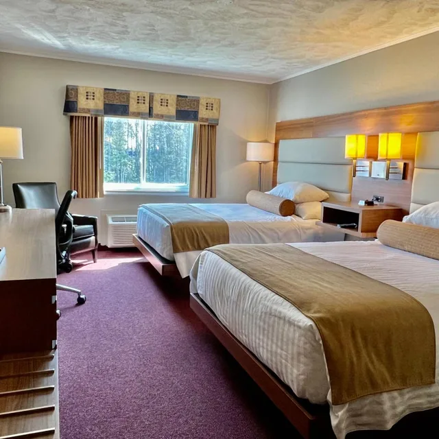 Room, Quadruple, 2 Queen Beds, Atlantic Host 2/10