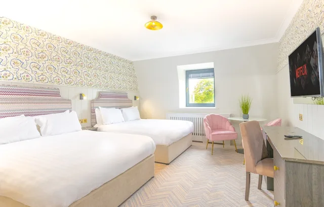 غرفة قياسية رباعية بسريرين كوين، Bloomfield House Hotel Mullingar 3/3