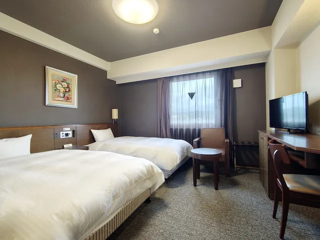 غرفة بسريرين منفصلين في المبنى الرئيسي للمدخنين، Hotel Route-Inn Iwakiizumi Ekimae 2/10