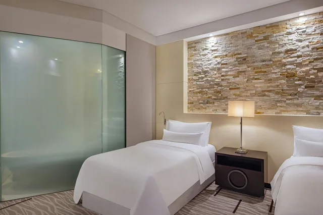 غرفة بسريرين منفصلين، The Westin Hotel Bahrain City Centre 3/5