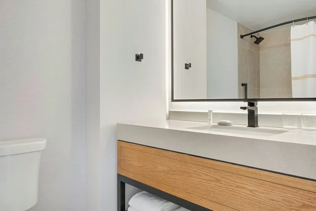 جناح بسرير كينج بغرفة نوم واحدة مع أريكة، Marriott University Park 7/8