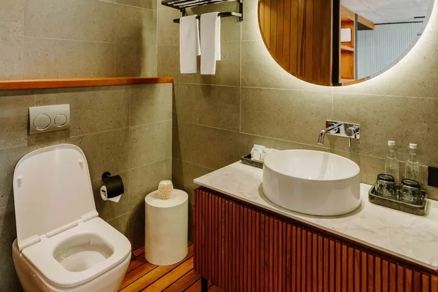 Premier Pool Suite King، The Komu 1/3
