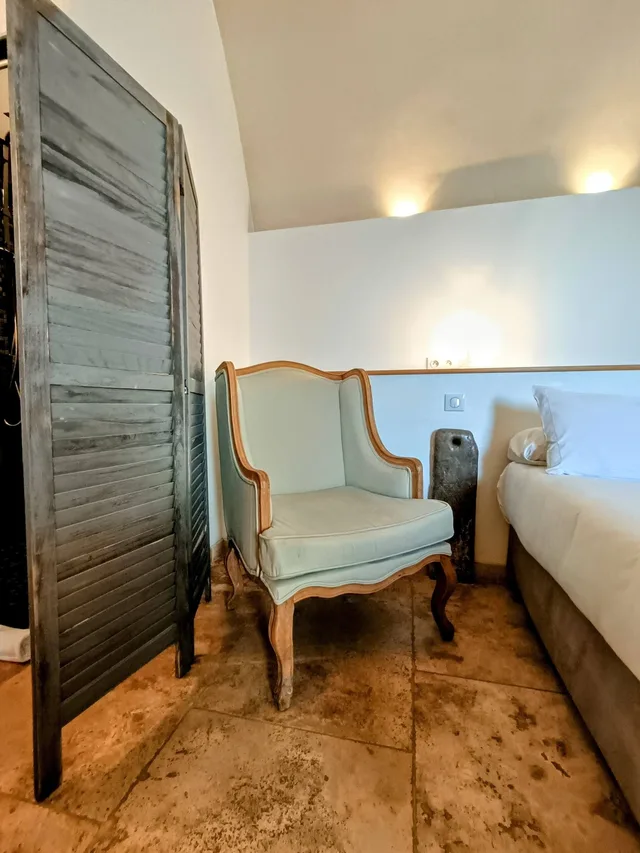 Room, Triple, Queen Bed, Sofa, Xxl، Les Chambres De La Renaissance 1/5