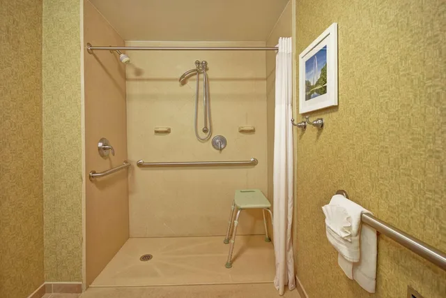 Room, Queen Bed, Accessible, Hampton Inn St. Louis - Westport 8/9