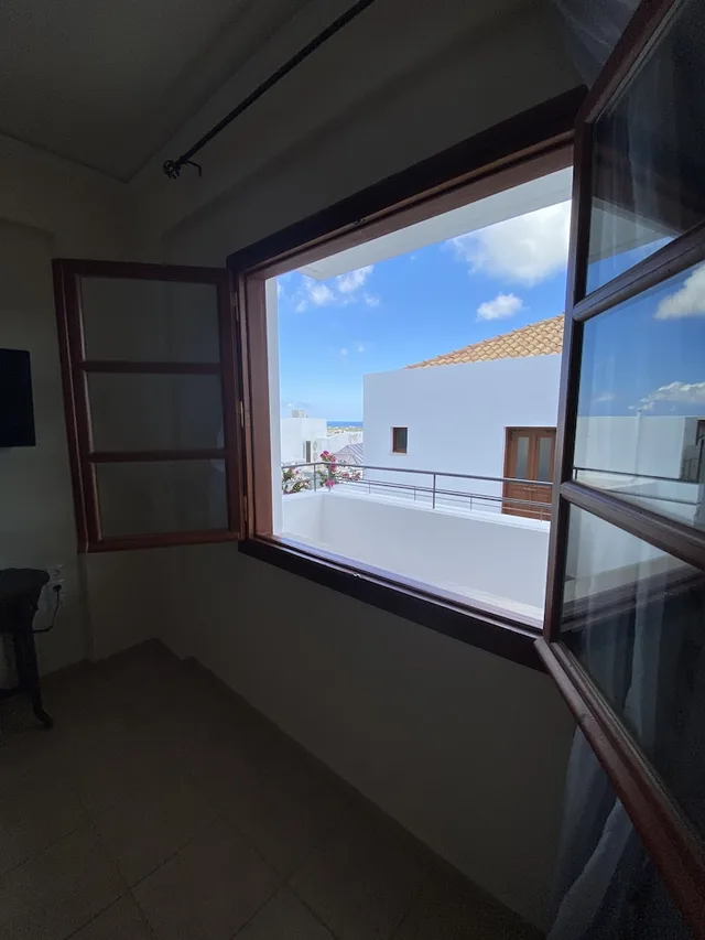 جناح بسريرين منفصلين بإطلالة جزئية على البحر مع أريكة، Amazones Village Suites 2/2