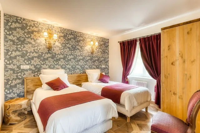 Family, House, Queen and Twin Beds, Sofa، Le Petit Chateau de Barbizon au Bois du Mee 5/10