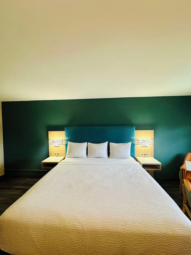 غرفة سوبيريور بسرير كينج، La Quinta Inn by Wyndham Costa Mesa / Newport Beach 3/10