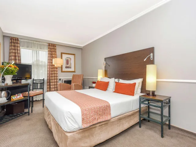 Standard, King Bed, Mercure Johannesburg Midrand 2/10