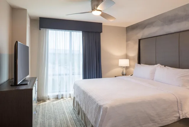 جناح بسرير كينج مع أريكة لذوي الإعاقة، Homewood Suites By Hilton Needham Boston 1/2