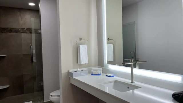 غرفة قياسية بسرير كينج لذوي الإعاقة، Holiday Inn Express Guaymas 5/6