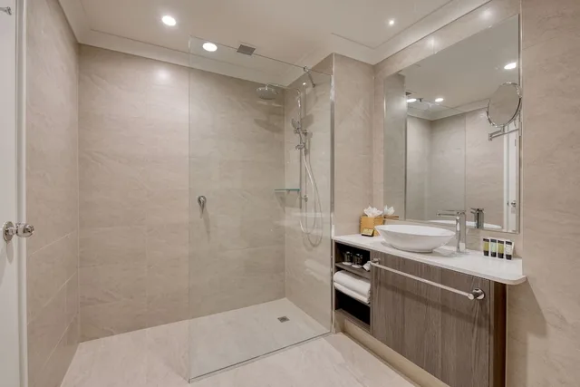 غرفة بريميير بسرير كينج بإطلالة على النهر، Duxton Hotel 4/4